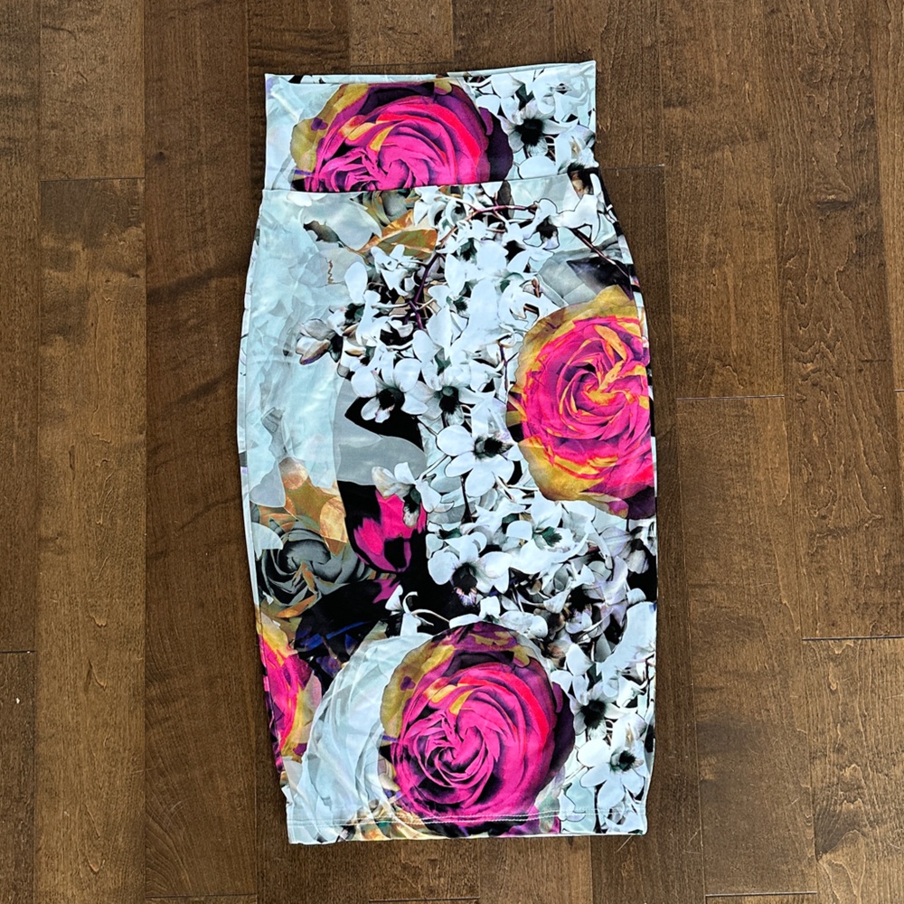 Bebe Floral Midi Skirt 🌸